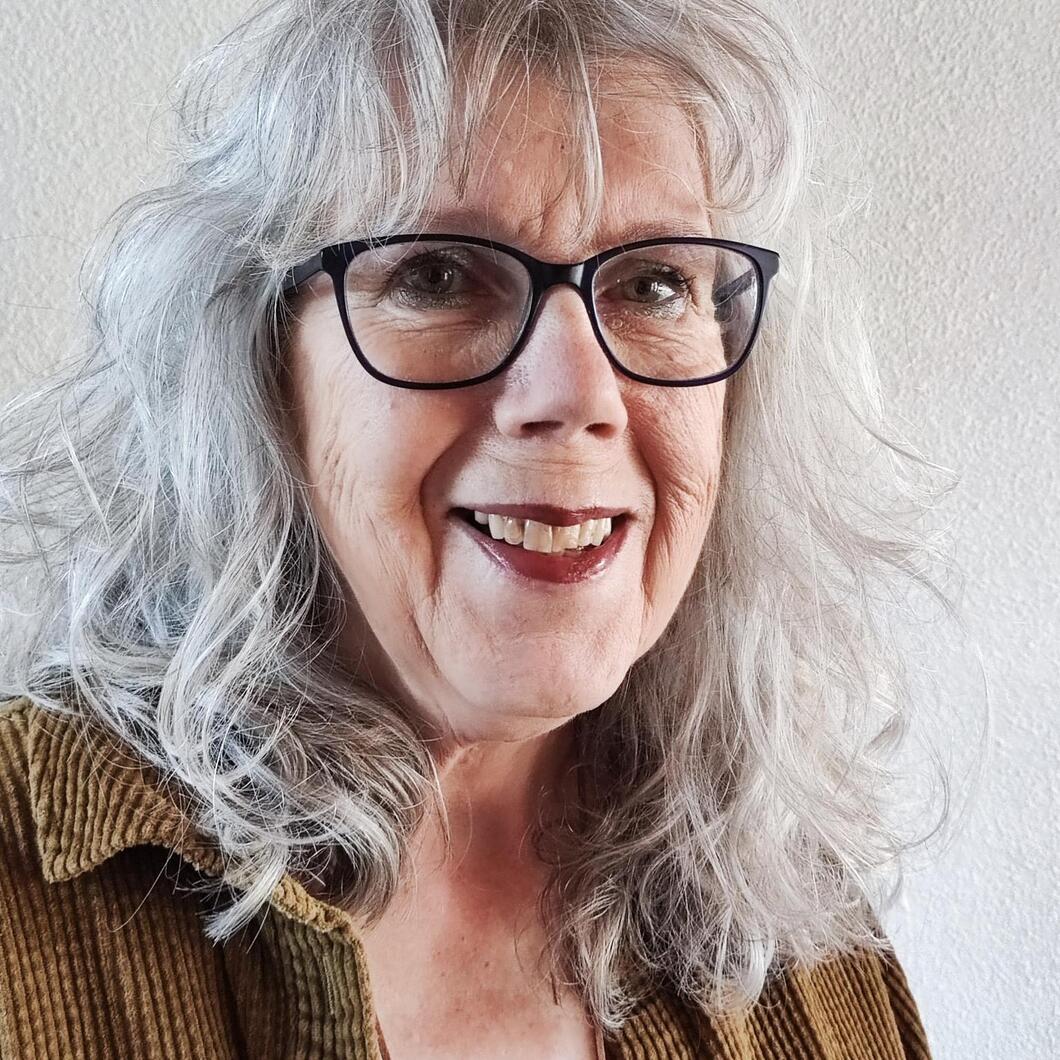Een portretfoto van Marja Reuver