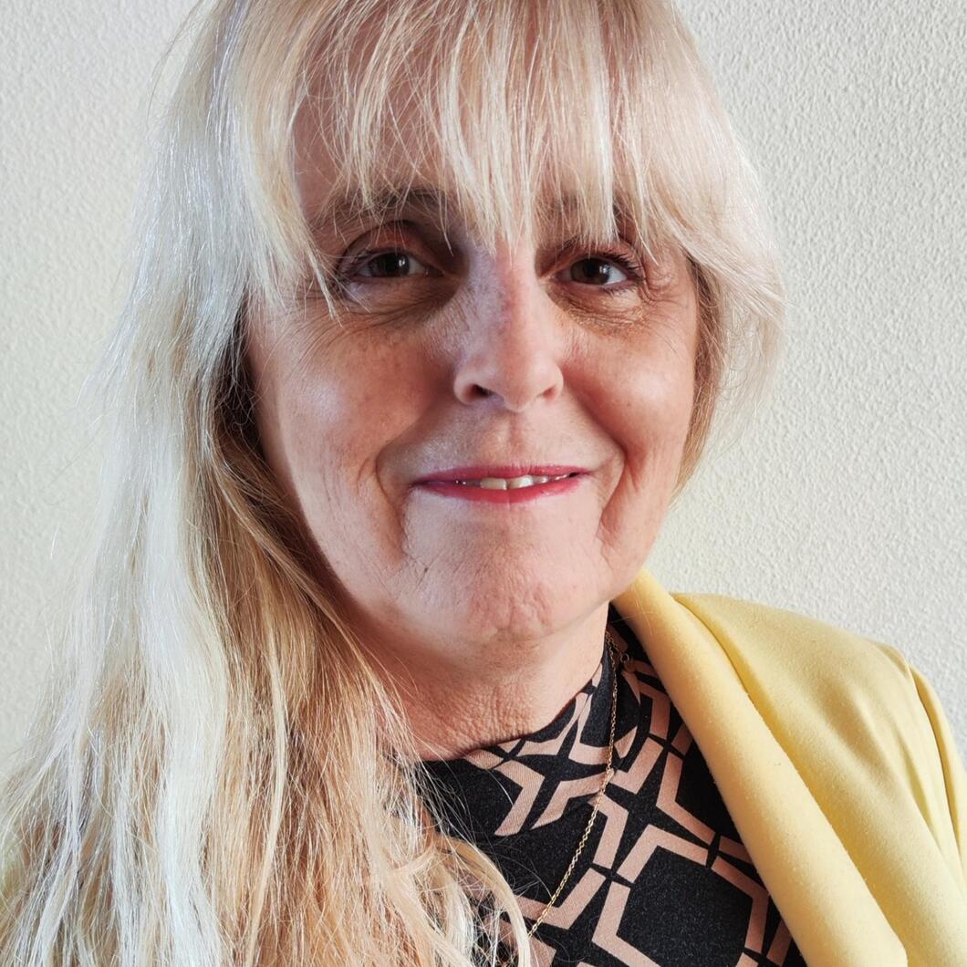 Een portretfoto van Bernadette van der Woude