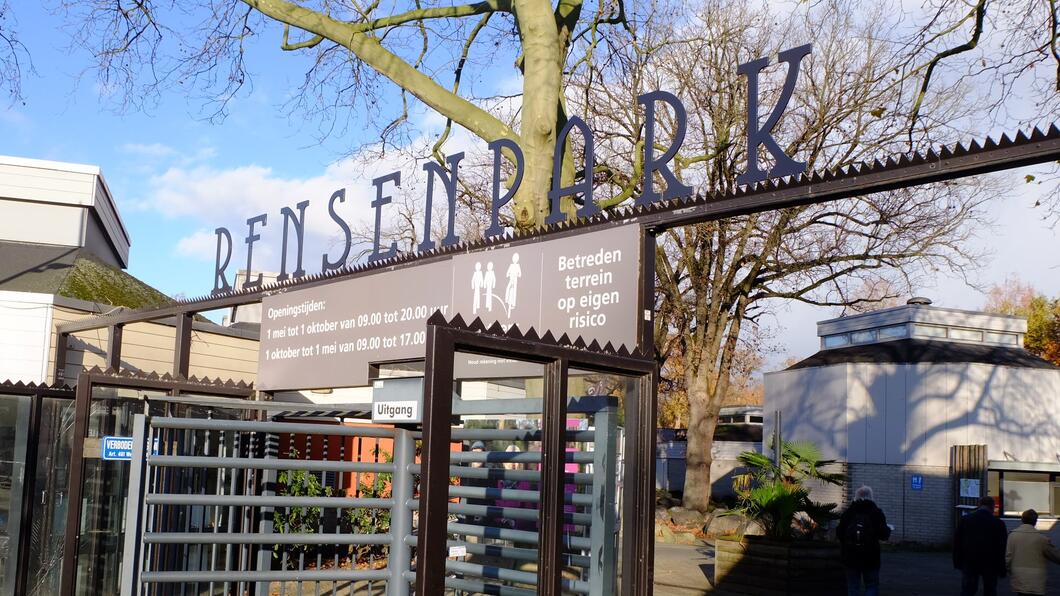 Foto van de ingang van het Rensenpark