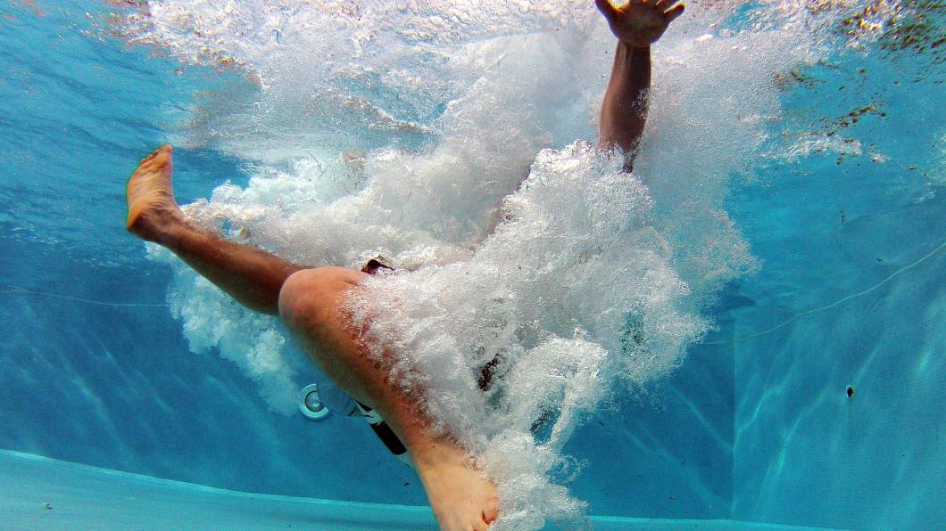 pool-519453_1920.jpg